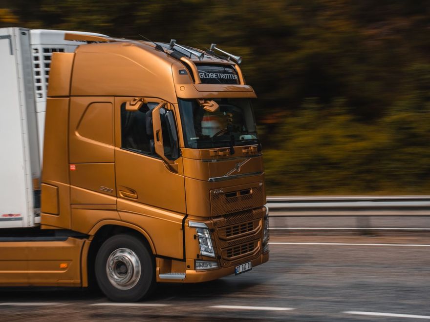 Ciężarówka w transporcie drogowym